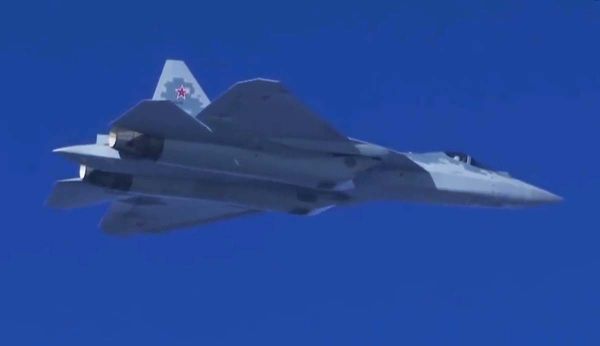 Caça Su-57 de 5ª geração é lançado em produção em série - Sputnik Brasil