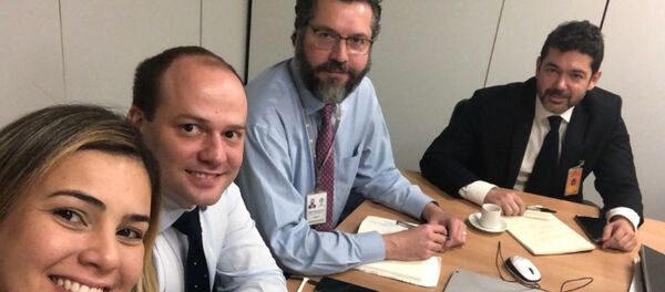 Chanceler Ernesto Araújo (segundo da direita para esquerda) ao lado da sua equipe de transição - Sputnik Brasil