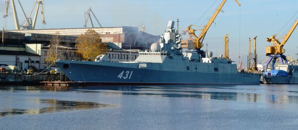 Fragata do projeto 22350, Admiral Kasatonov, em estaleiro na cidade de São Petersburgo - Sputnik Brasil