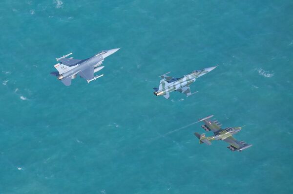 FAB treina guerra convencional e não convencional com 12 países em megaexercício aéreo - Sputnik Brasil