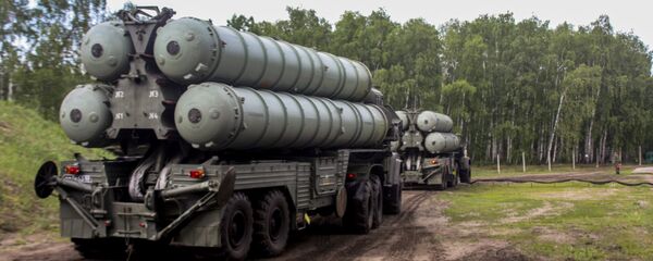 Sistema de defesa antiaérea russo S-300 Favorit - Sputnik Brasil