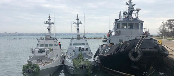 Os navios da Marinha ucraniana Berdyansk, Nikopol e Yany Kapu detidos pela guarda fronteiriça da Rússia após terem violado a fronteira - Sputnik Brasil