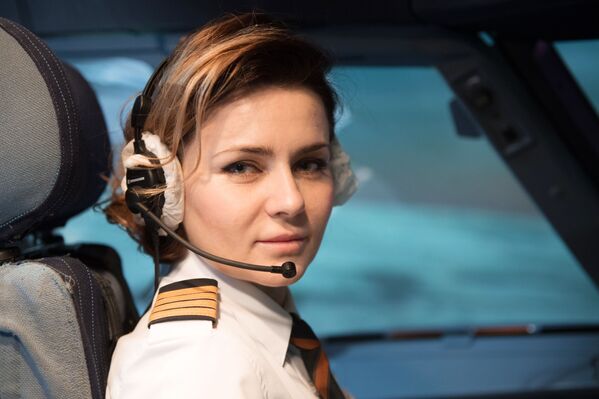 Maria Uvarovskaya, comandante da aeronave Airbus A320 da companhia estatal de aviação russa Aeroflot - Sputnik Brasil