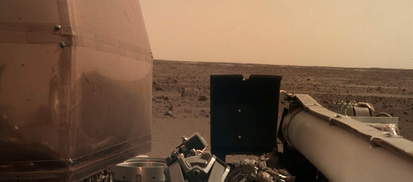 Vista da superfície de Marte gravada pela sonda InSight da NASA - Sputnik Brasil