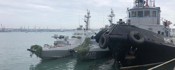 Navios ucranianos Berdyansk, Nikopol e Yany Kapu no porto de Kerch - Sputnik Brasil