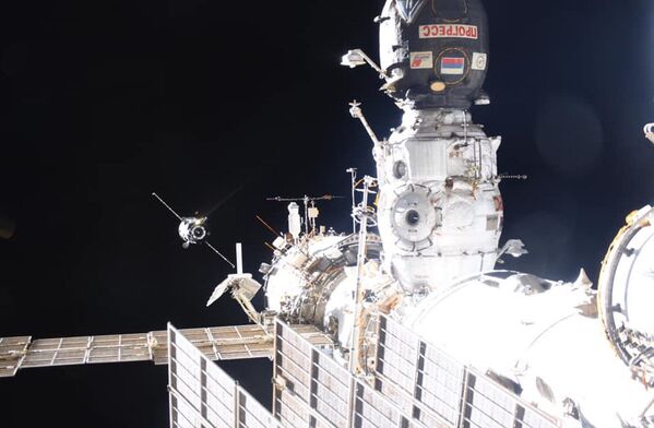 Pela primeira vez, duas naves espaciais – a estadunidense Cygnus e a russa Progress MS10 – estão sendo acopladas à Estação Espacial Internacional simultaneamente - Sputnik Brasil