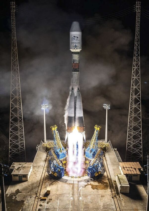 Lançamento de míssil portador Soyuz ST-B do cosmódromo do Centro Espacial de Kourou, pertencente à Agência Espacial Europeia (ESA) - Sputnik Brasil