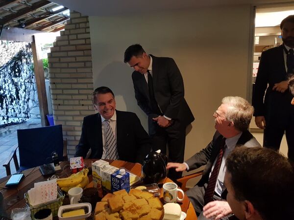 Jair Bolsonaro recebeu John Bolton com um café da manhã em sua casa, no Rio Jair Bolsonaro recebeu John Bolton com um café da manhã em sua casa, no Rio - Sputnik Brasil
