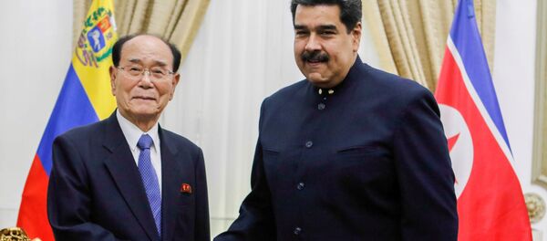 Presidente da Assembleia Popular Suprema da Coreia do Norte, Kim Yong-nam, e o presidente da Venezuela, Nicolás Maduro, durante o encontro em Caracas, 27 de novembro de 2018 - Sputnik Brasil