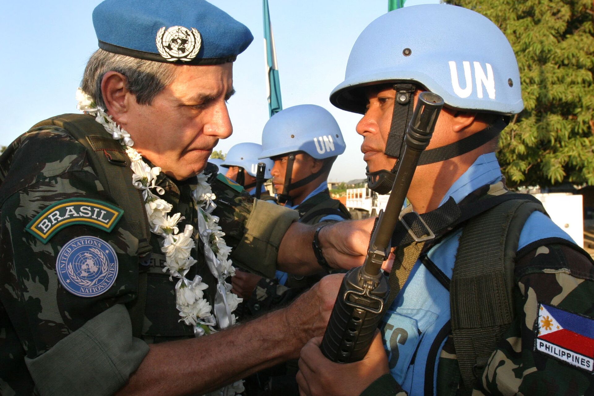 Augusto Heleno participa evento no Haiti, em 2005.  - Sputnik Brasil, 1920, 17.11.2022