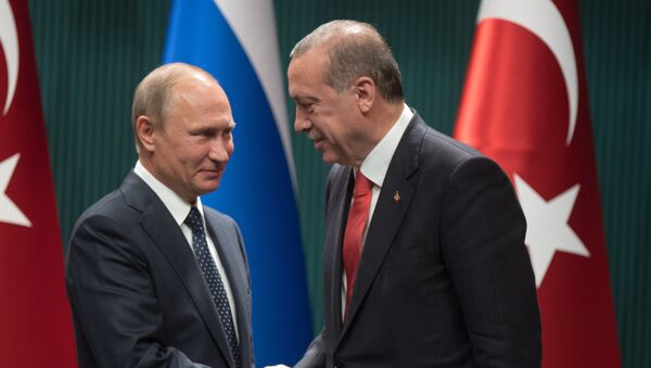 Russian President Vladimir Putin and Turkish President Recep Tayyip Erdogan, right, at a news conference following the Russian-Turkish talks in Ankara - Sputnik Brasil