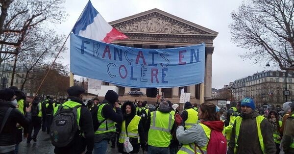 Protestos em Paris causam 10 feridos e 60 detidos (FOTOS, VÍDEO) Protestos em Paris causam 10 feridos e 60 detidos (FOTOS, VÍDEO) - Sputnik Brasil