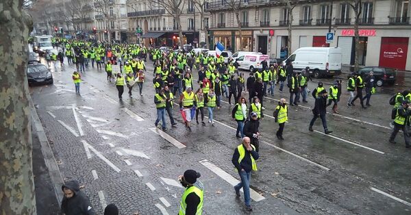 Protestos em Paris causam 10 feridos e 60 detidos (FOTOS, VÍDEO) Protestos em Paris causam 10 feridos e 60 detidos (FOTOS, VÍDEO) - Sputnik Brasil
