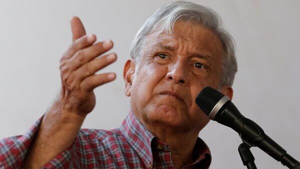 Andres Manuel Lopez Obrador, leader of the National Regeneration Movement (MORENA) party, gives a speech to supporters in Zumpango, Mexico - Sputnik Brasil