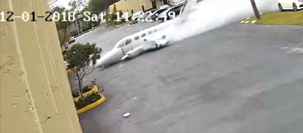 Aeronave bimotora colidiu em um centro médico infantil na cidade de Fort Lauderdale - Sputnik Brasil