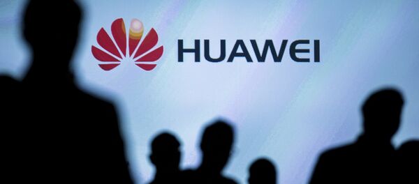 Journalists follow the presentation of a Huawei smartphone ahead of the IFA Electronics show in Berlin, Germany, September 2, 2015 - Sputnik Brasil