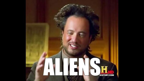 O apresentador e ufólogo Giorgio Tsoukalos ficou famoso ao ter sua imagem do programa Alienígenas do Passado transformada em meme na internet. - Sputnik Brasil