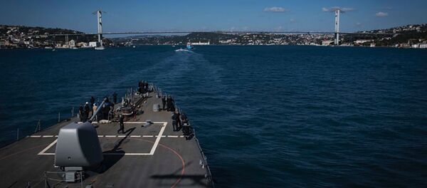 Destróier norte-americano USS Carney (DDG 64) no mar Negro (imagem de arquivo) - Sputnik Brasil