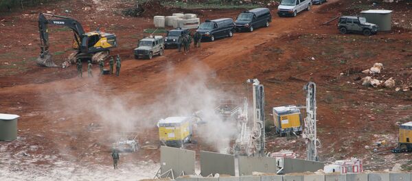 Vehículos israelíes durante la operación en la frontera entre Israel y el Líbano - Sputnik Brasil