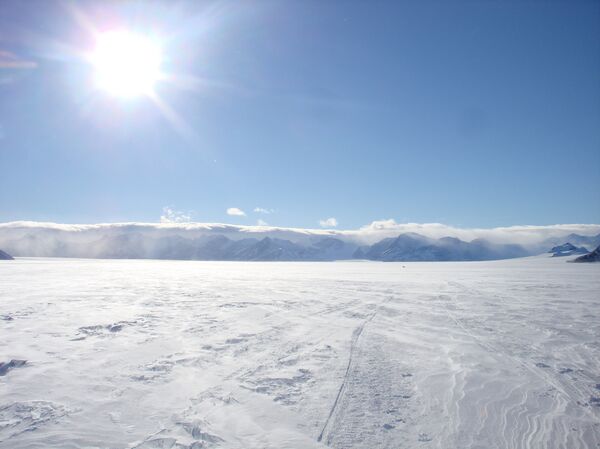 Satélite descobre lago de lava borbulhante no meio da gelada Antártica Satélite descobre lago de lava borbulhante no meio da gelada Antártica - Sputnik Brasil