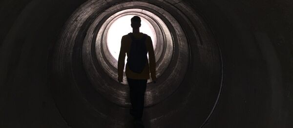 Luz branca no fim do túnel (imagem referencial) - Sputnik Brasil