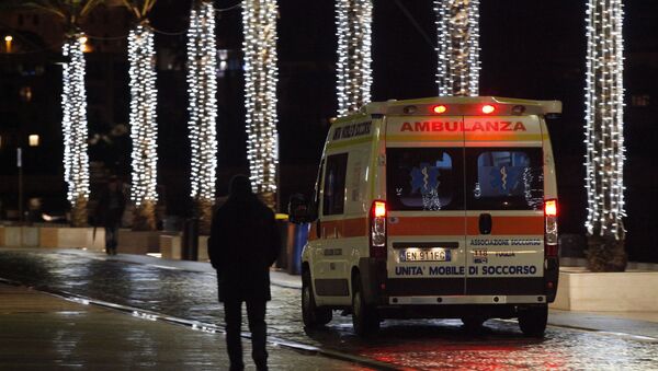 An ambulance arrives with injured at the Antonio Perrino hospital in Brindisi, southern Italy - Sputnik Brasil