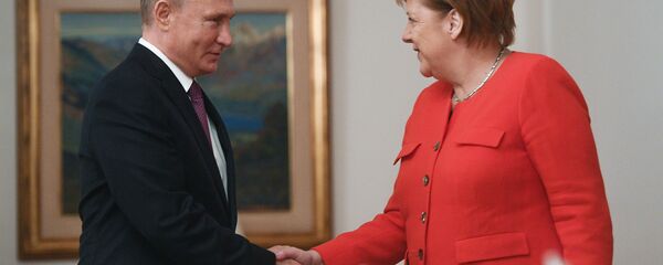 O presidente russo Vladimir Putin e a chanceler alemã Angela Merkel durante encontro nas margens da cúpula do G20 em Buenos Aires - Sputnik Brasil