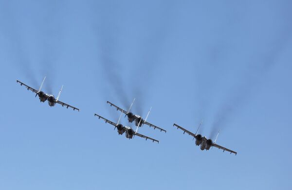 Os Sokoly Rossii realizam voos de demonstração nos caças Su-35S, para assinalar os cem anos da fundação do regimento de aviação de combate da Força Aérea russa e da Defesa Aérea do Distrito Militar Oriental - Sputnik Brasil
