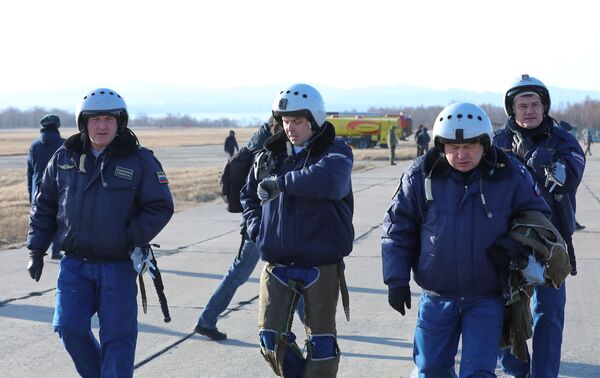 Os pilotos do grupo de acrobacia aérea Sokoly Rossii no aeródromo Tsentralnaya Uglovaya, perto de Vladivostok - Sputnik Brasil