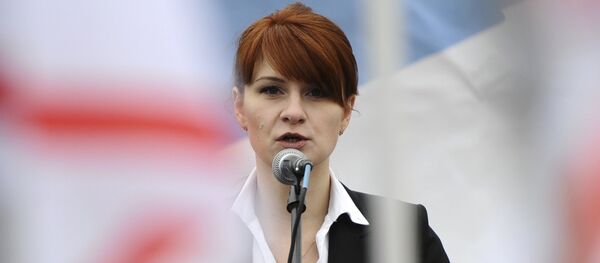 In this photo taken on Sunday, April 21, 2013, Maria Butina, leader of a pro-gun organization in Russia, speaks to a crowd during a rally in support of legalizing the possession of handguns in Moscow, Russia - Sputnik Brasil