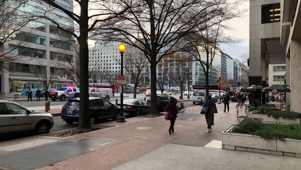 Polícia bloquea a 16º St NW em Washington DC devido a uma ameaça de bomba - Sputnik Brasil