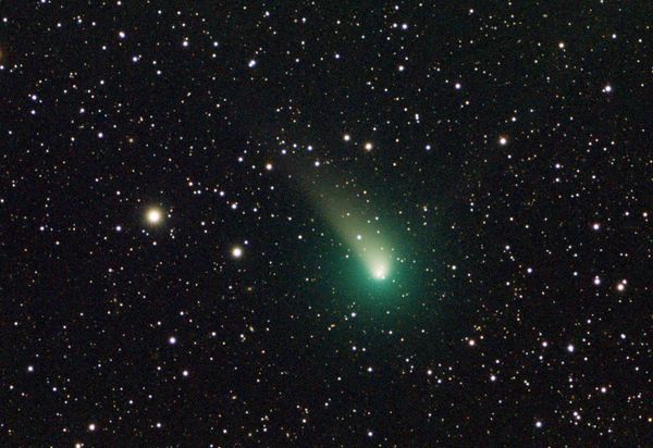 Telescópio da NASA captura VÍDEO de explosão nunca antes vista em cometa - Sputnik Brasil
