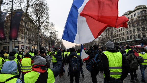 Protestos de coletes amarelos em Paris, França - Sputnik Brasil