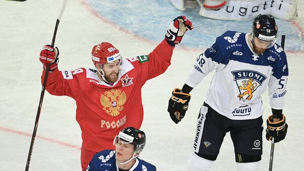 Jogador da Seleção Russa de Hóquei no Gelo comemora título da Copa do Canal 1 2018 em São Petersburgo - Sputnik Brasil
