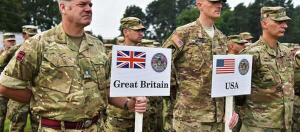 Militares americanos e britânicos durante as manobras internacionais Rapid Trident 2018 na Ucrânia Militares americanos e britânicos durante as manobras internacionais Rapid Trident 2018 na Ucrânia - Sputnik Brasil