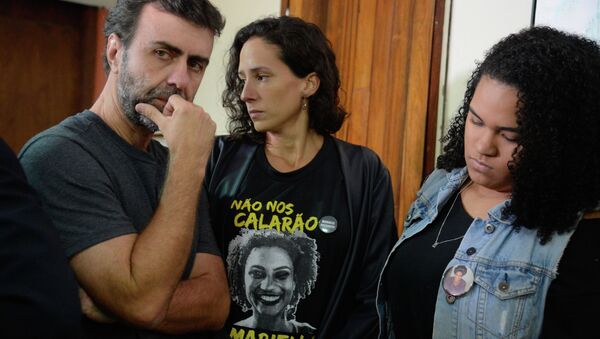 O deputado estadual Marcelo Freixo (PSOL), a viúva da vereadora assassinada Marielle Franco, Mônica Benício, e a filha da parlamentar, Luyara Santos - Sputnik Brasil