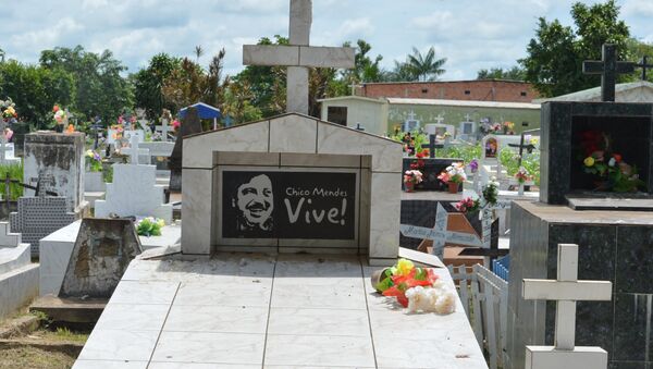 Chico Mendes foi morto por sua luta em defesa do desenvolvimento sustentável e preservação da Amazônia - Sputnik Brasil