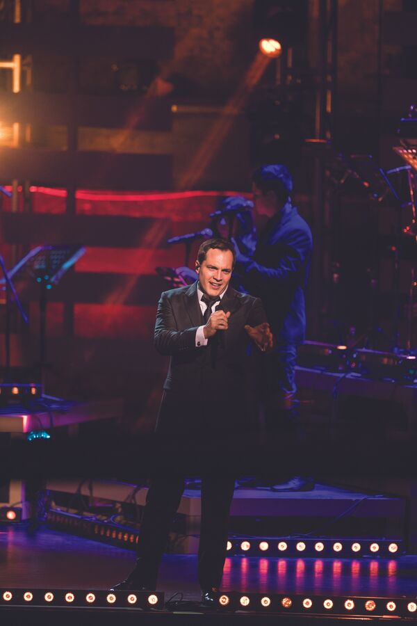 Cantor e ator brasileiro, Daniel Boaventura, durante apresentação - Sputnik Brasil