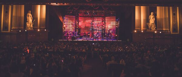 Cantor brasileiro Daniel Boaventura em seu show no Teatro Metropolitan, na Cidade do México - Sputnik Brasil