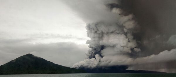 Vulcão Anak Krakatoa, Indonésia em 26 de dezembro, 2018 Vulcão Anak Krakatoa, Indonésia em 26 de dezembro, 2018 - Sputnik Brasil
