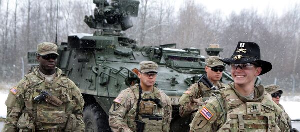Soldados norte-americanos em centro da OTAN no Leste Europeu - Sputnik Brasil