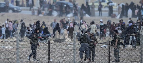 Fronteira entre Akçakale, na Turquia, e Tel Abyad, na Síria Fronteira entre Akçakale, na Turquia, e Tel Abyad, na Síria - Sputnik Brasil