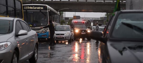 Brasil ocupa a segunda posição no ranking da taxa de mortalidade por acidentes de trânsito no Mercosul, com 22,5 mortes por 100 mil habitantes - Sputnik Brasil