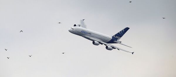 Um Airbus А380 faz apresentação em Le Bourget - Sputnik Brasil