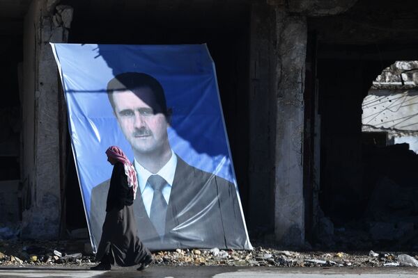 Retrato do presidente da Síria, Bashar Assad, no subúrbio de Aleppo - Sputnik Brasil