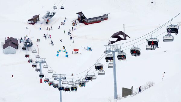 Abertura da temporada de esqui e snowboard na estação Gorky Gorod, em Sochi, localizada a uma altura de 2.000 metros acima do nível do mar - Sputnik Brasil