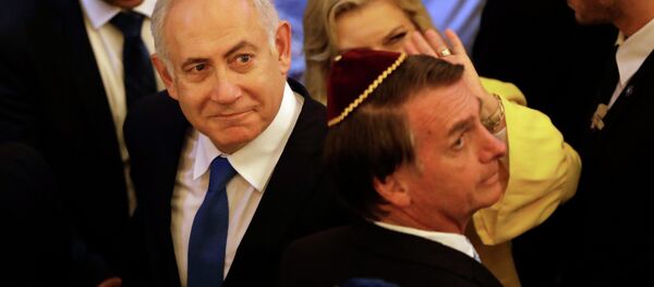 Netanyahu e Bolsonaro durante encontro em uma sinagoga no Rio de Janeiro Netanyahu e Bolsonaro durante encontro em uma sinagoga no Rio de Janeiro - Sputnik Brasil