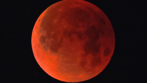 Lua de Sangue no céu de Moscou (foto de arquivo) - Sputnik Brasil