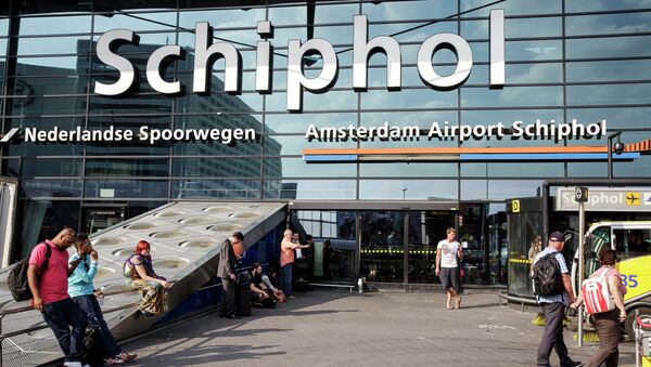 A entrada principal do aeroporto de Achiphol, em Amsterdam, Holanda. Foto de 17 de julho de 2014. - Sputnik Brasil