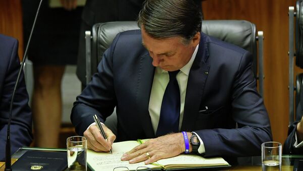 Bolsonaro assina termo de posse e se torna o 38º presidente do Brasil - Sputnik Brasil